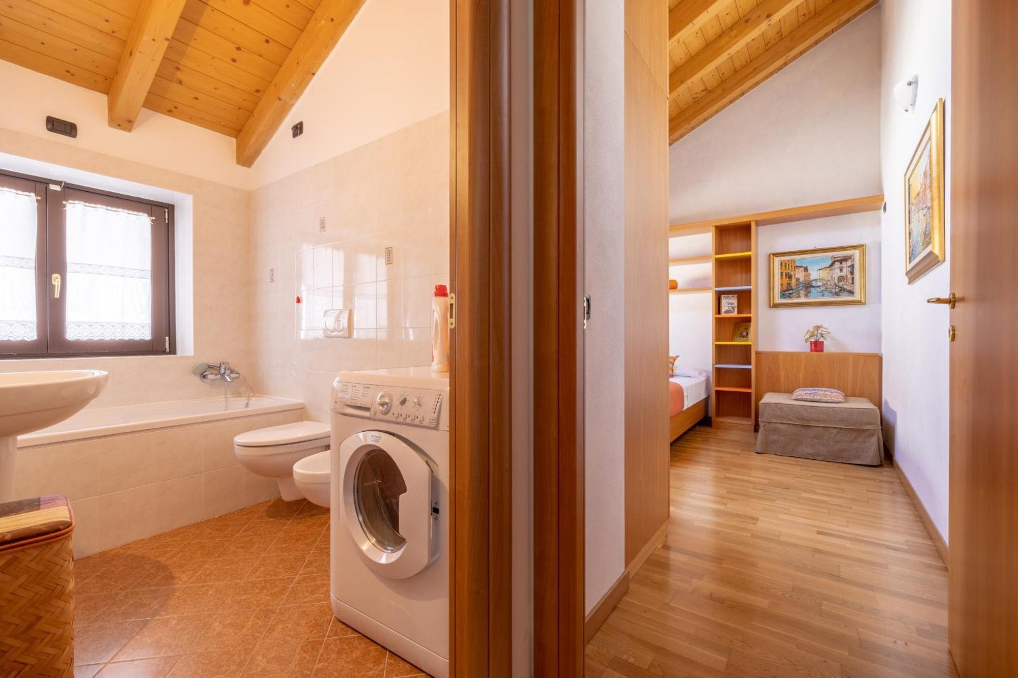 Apartment By The Ferry - Menaggio Luaran gambar