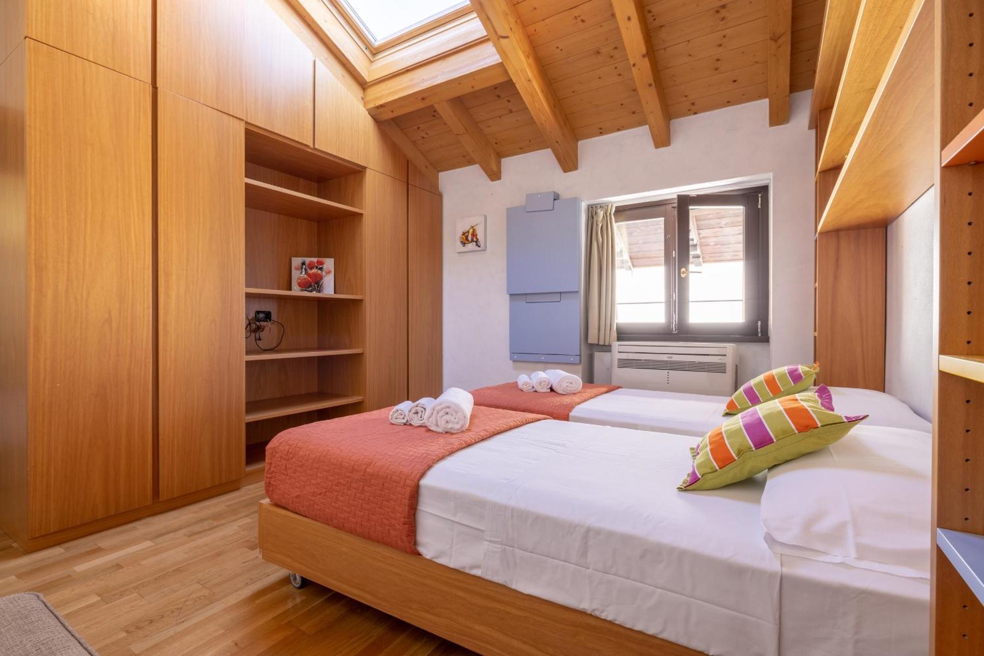Apartment By The Ferry - Menaggio Luaran gambar