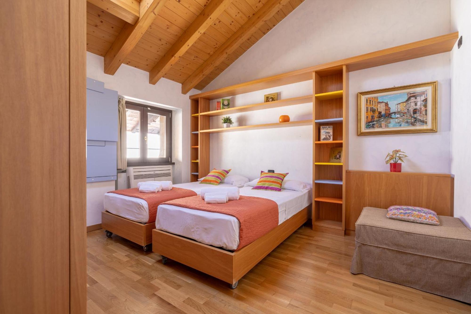 Apartment By The Ferry - Menaggio Luaran gambar